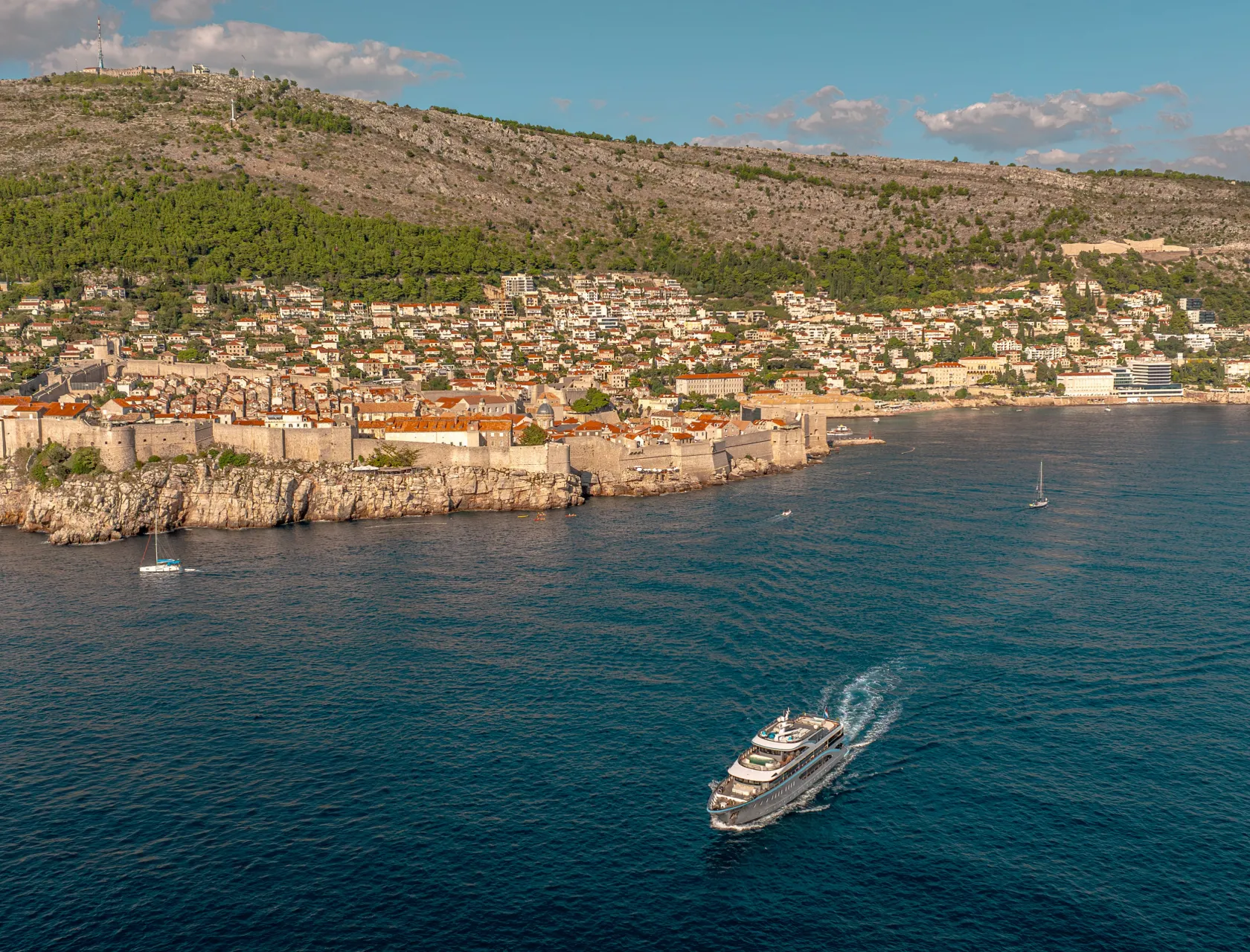 7 Essential Tips for a Memorable First Crewed Yacht Charter Experience