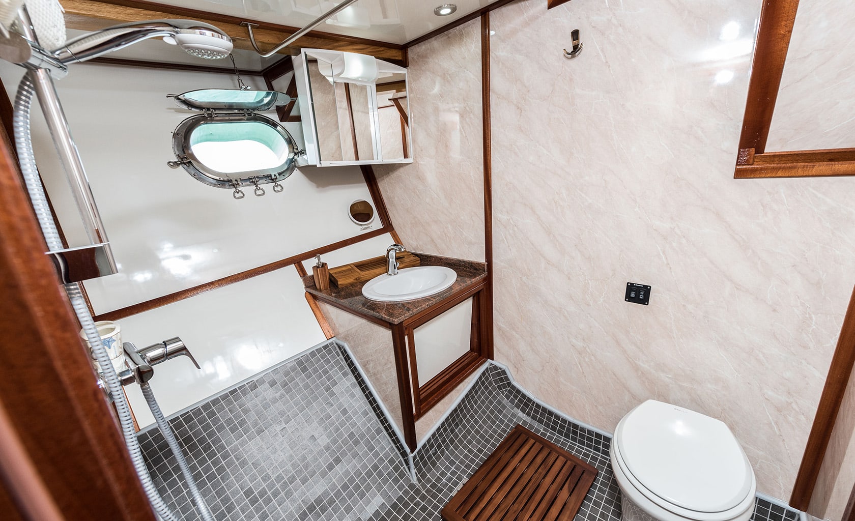 ADRIATIC BREEZE Bathroom