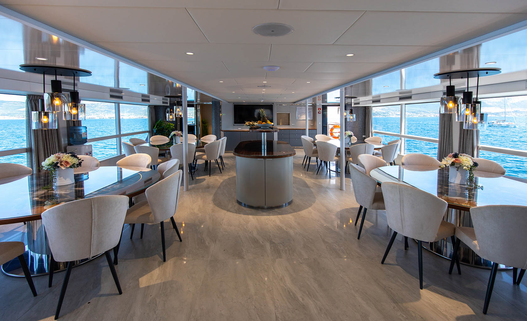 ADRIATIC KING Saloon