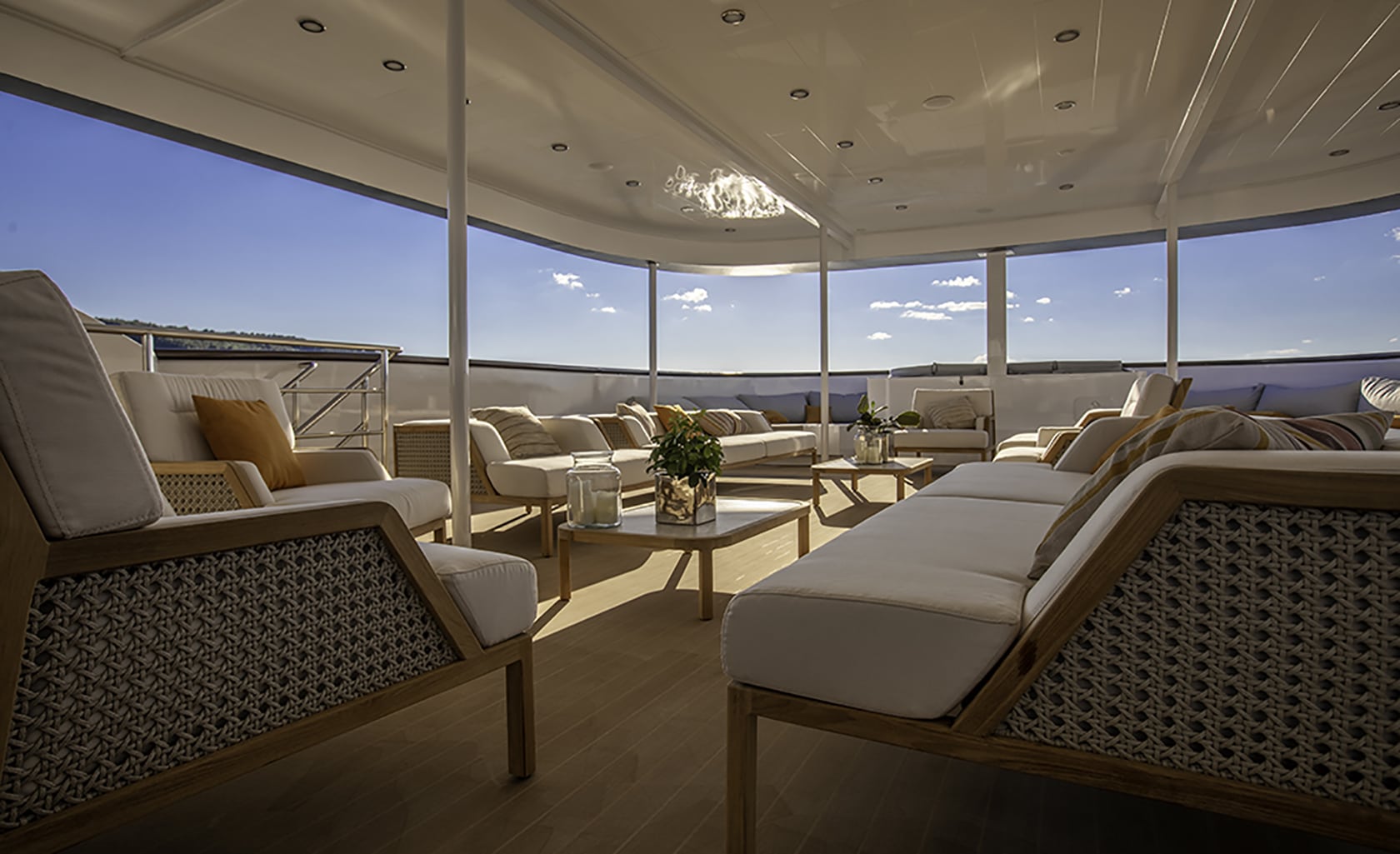 AGAPE ROSE Aft deck