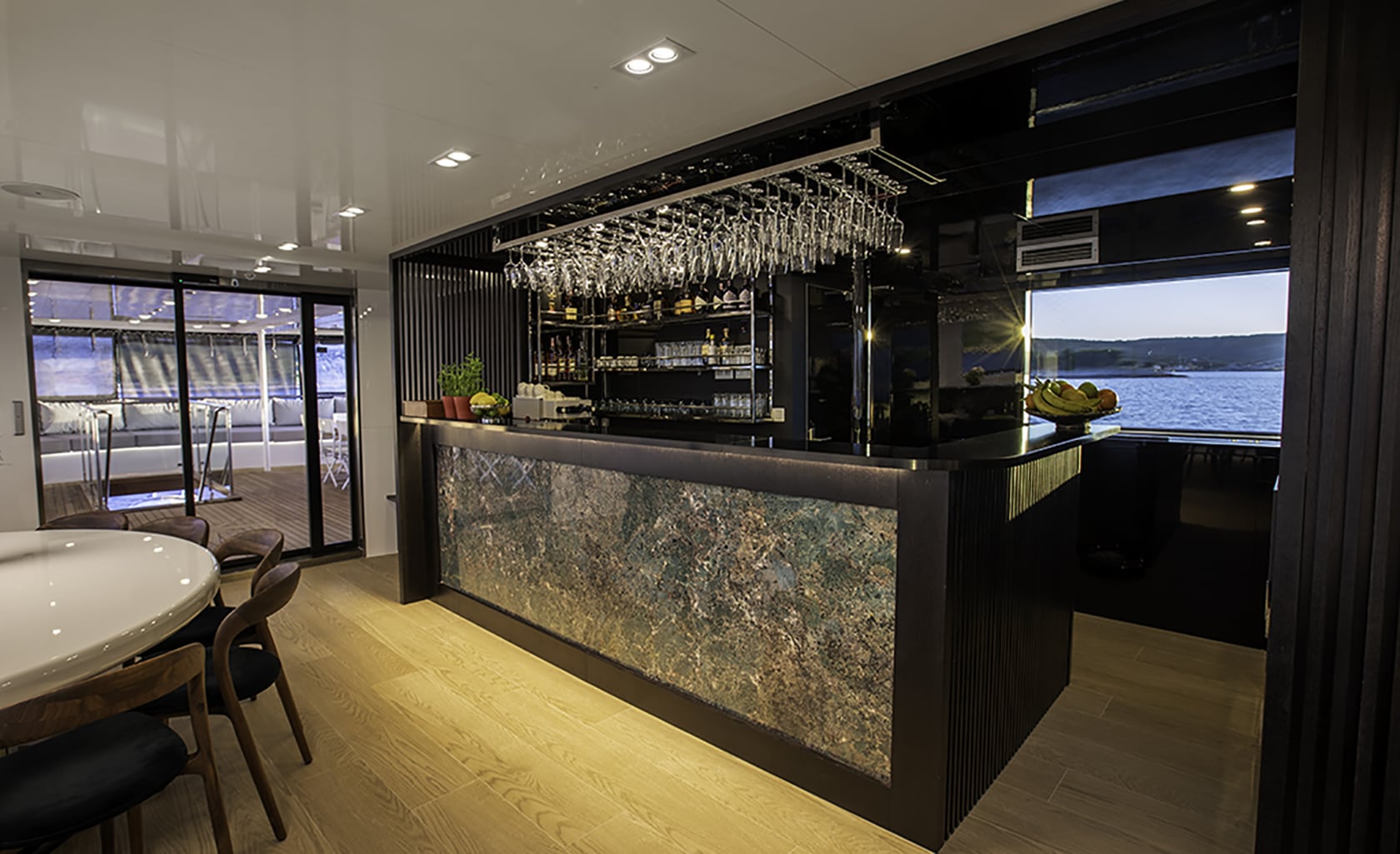 AGAPE ROSE Bar in saloon