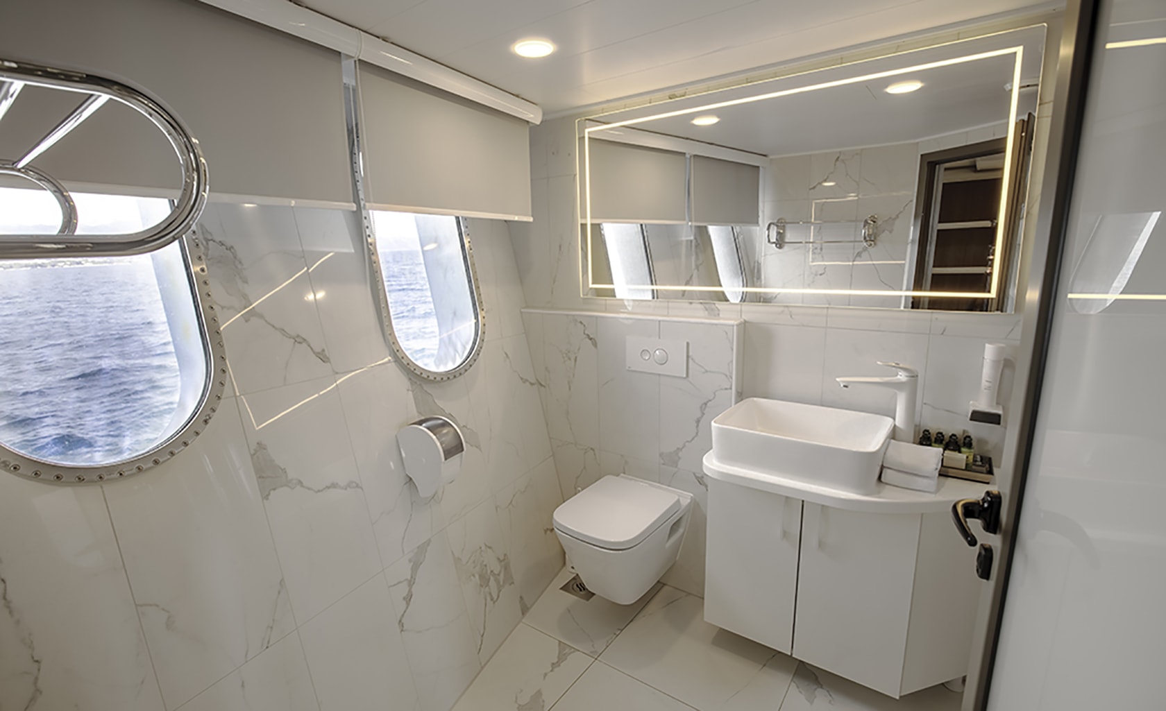 AGAPE ROSE Bathroom