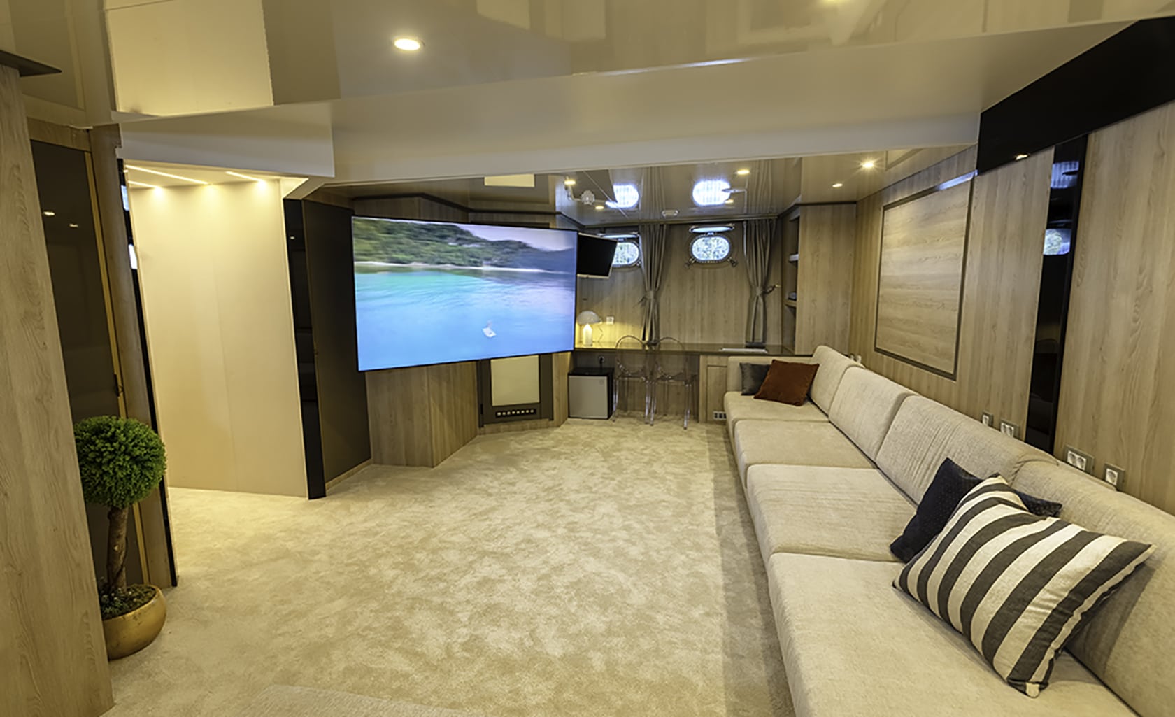 AGAPE ROSE Lounge room