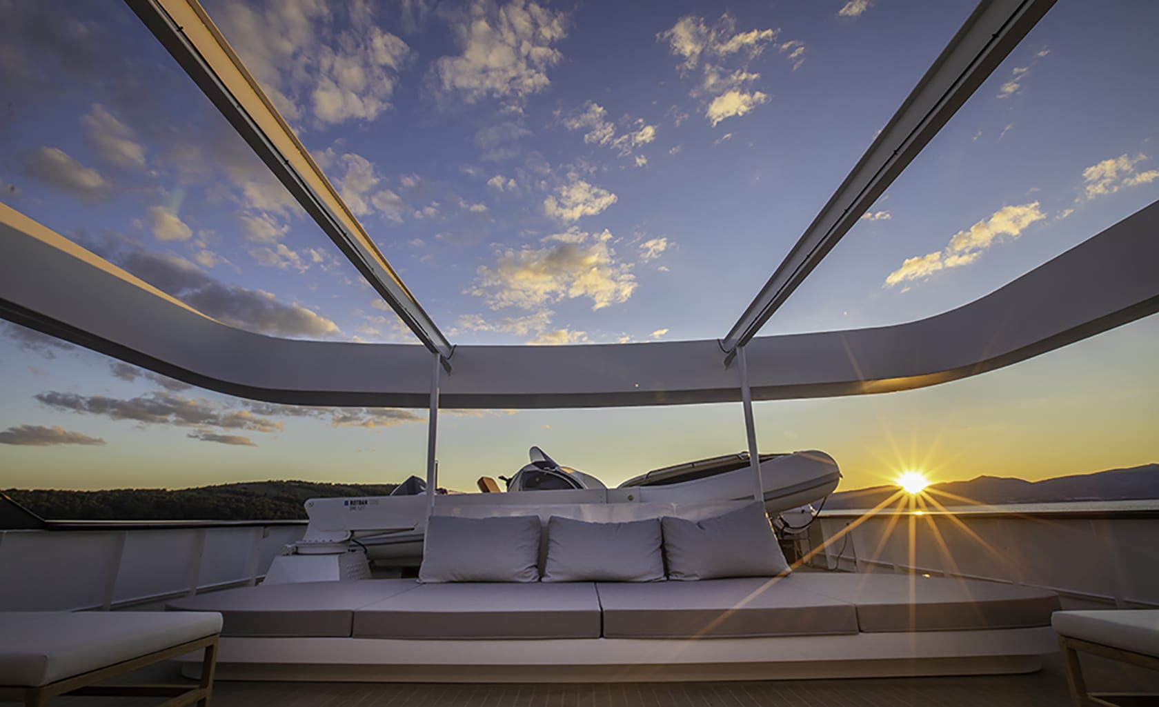 AGAPE ROSE Upper deck