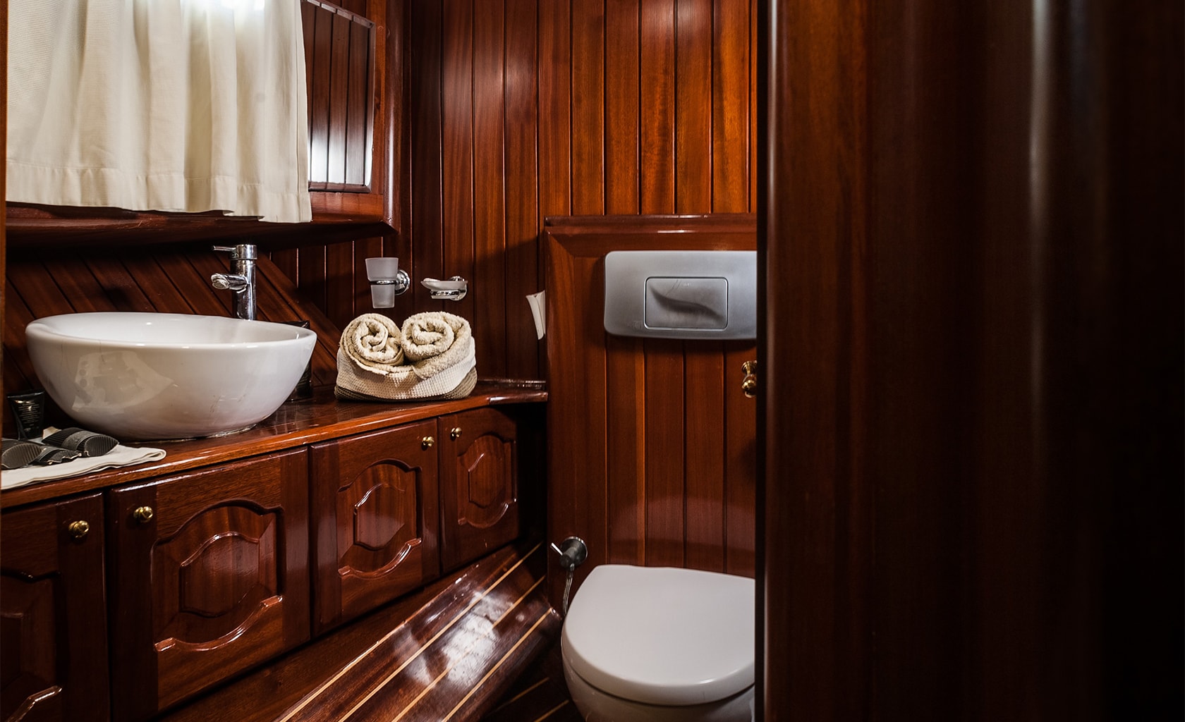 ANGELIQUE Bathroom