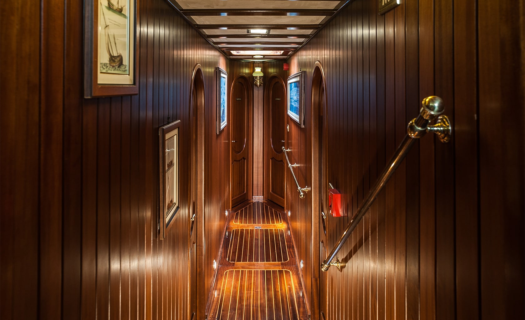 ANGELIQUE Hallway