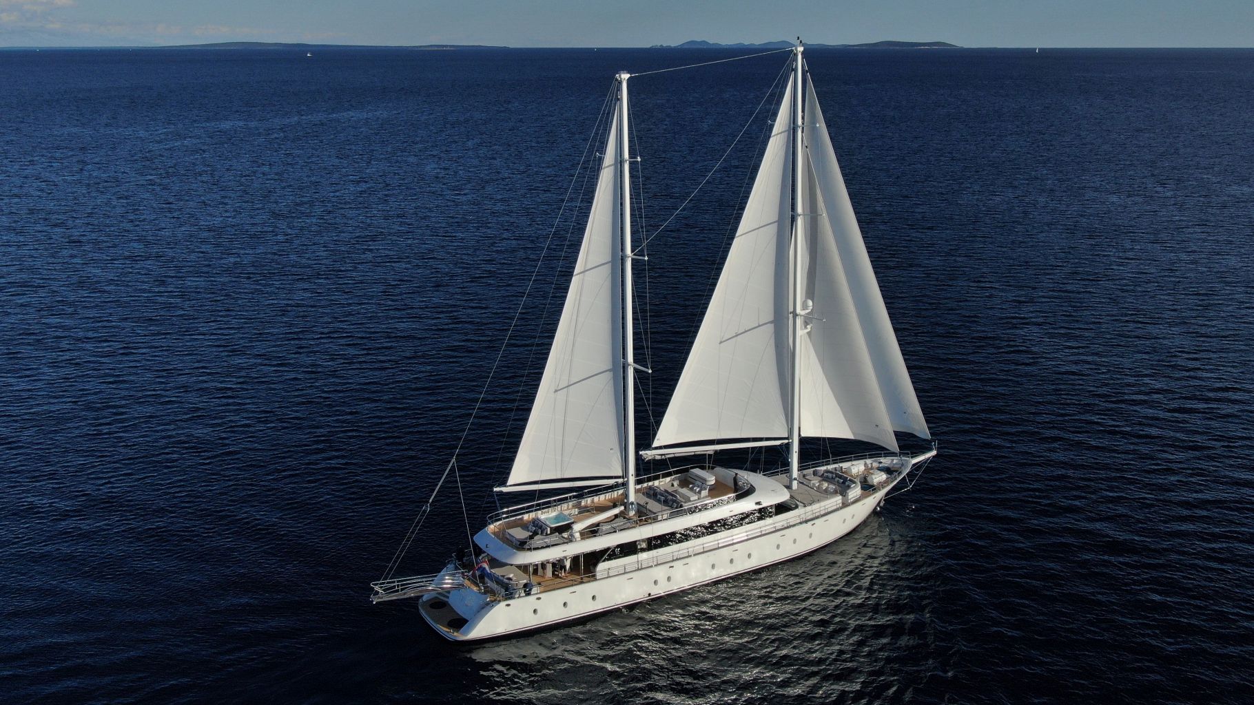 Sailing Luxury Yaxht