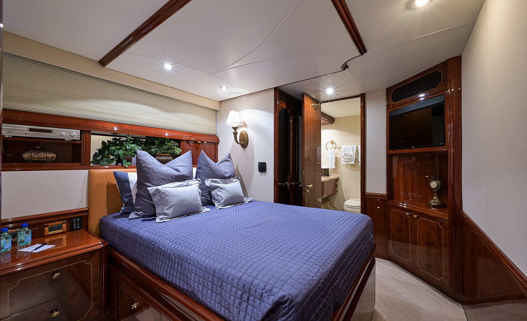 BELLA CONTESSA Double cabin