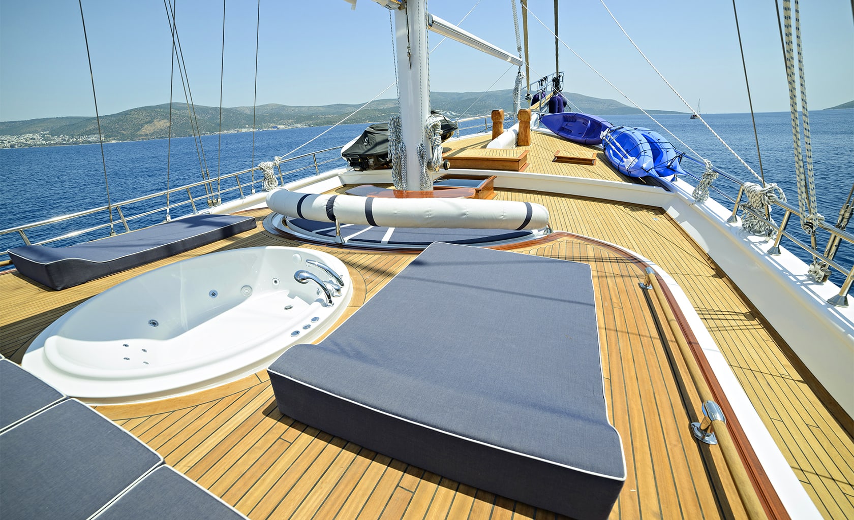 BELLA MARE Sun deck