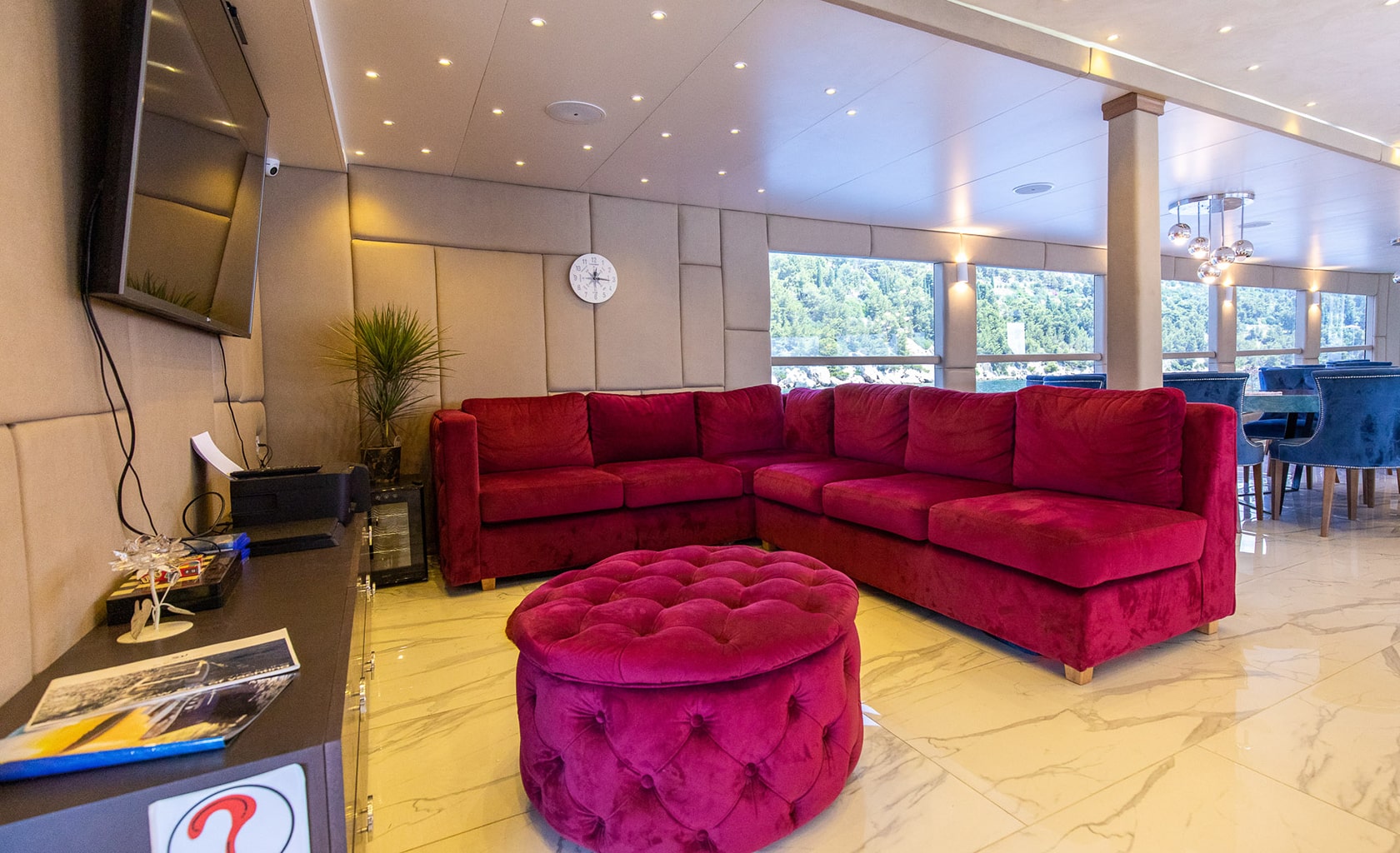 BELLA Saloon