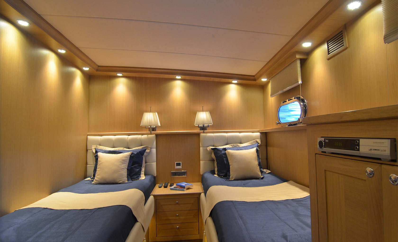 BLUE HEAVEN Twin cabin