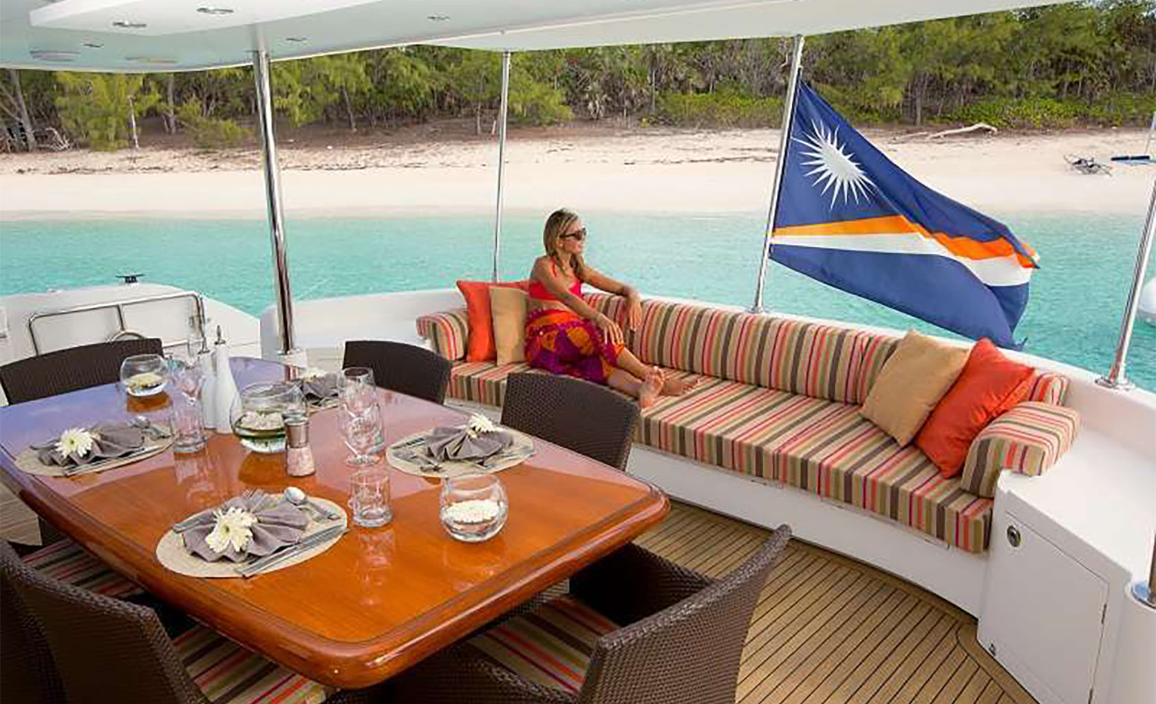 BLUE HORIZON Aft deck