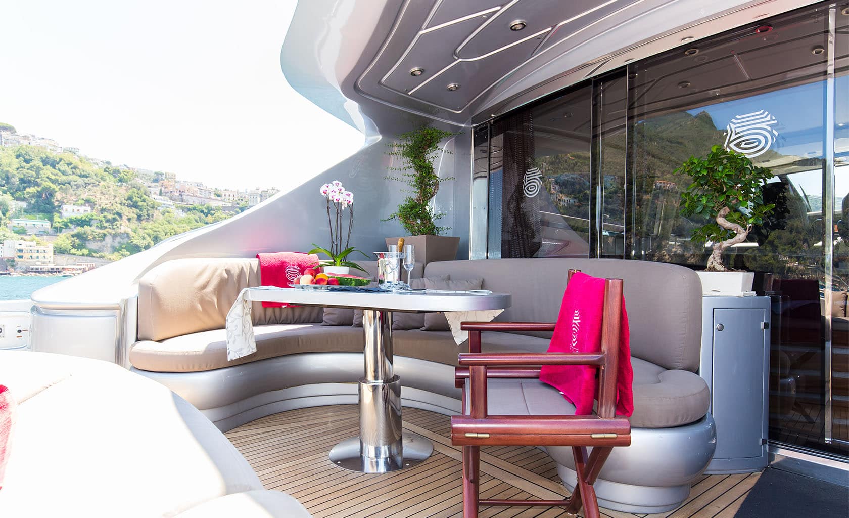 CINQUE Aft deck