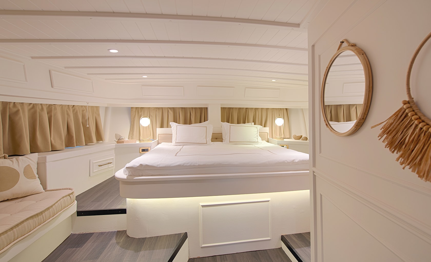 COBRA III Master cabin
