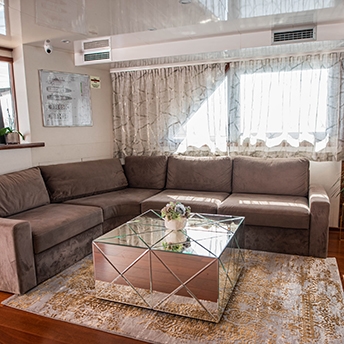 CRISTAL Saloon