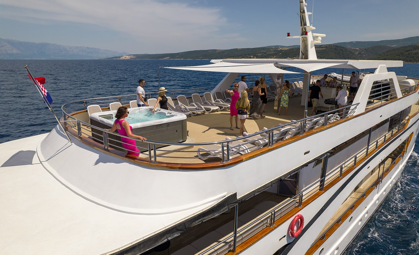 CRISTAL Sundeck