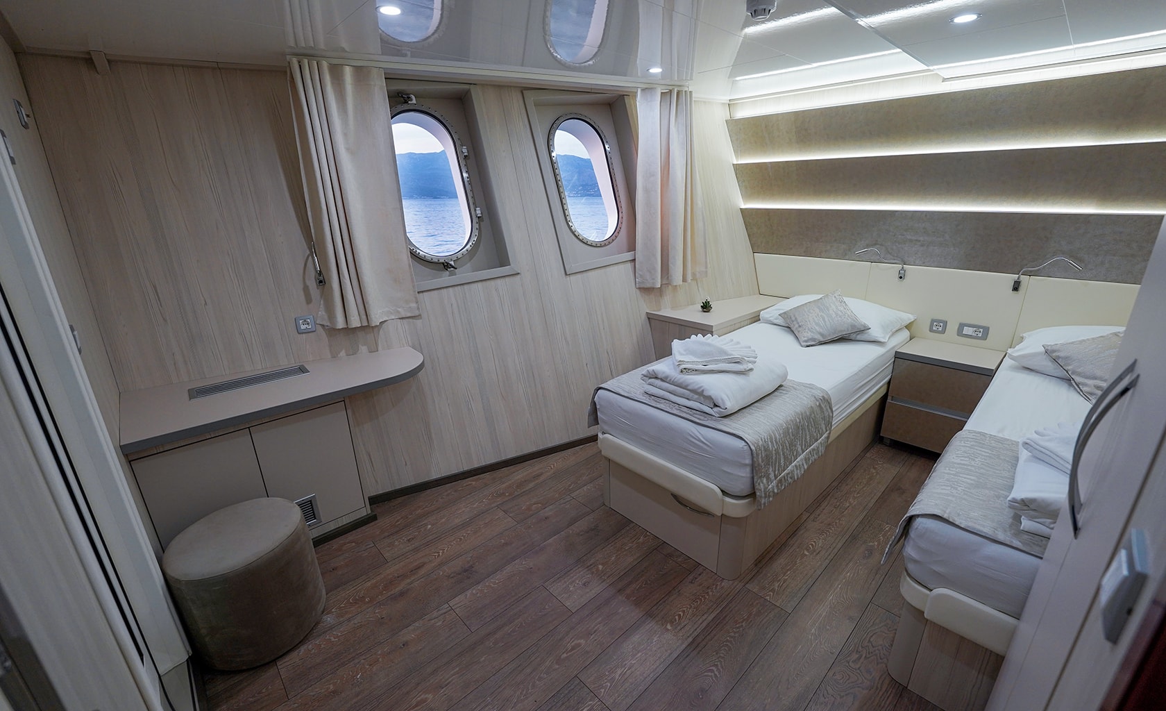CRISTAL Twin cabin