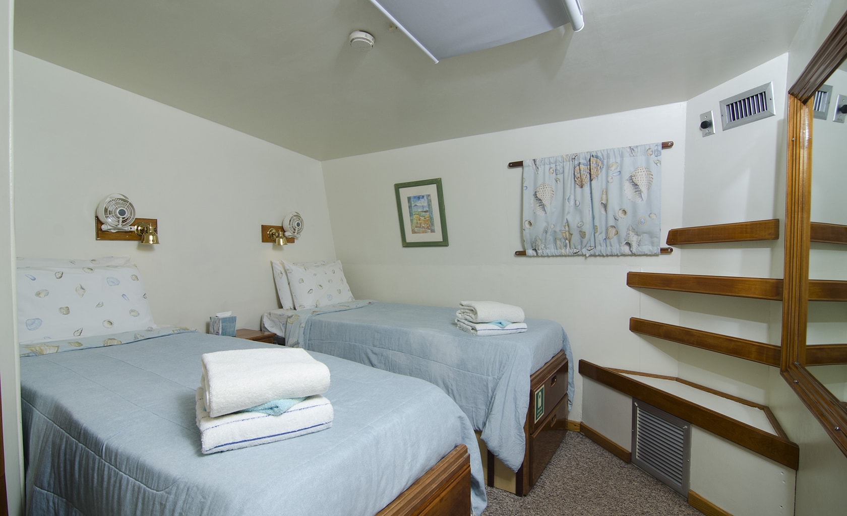CUAN LAW Twin cabin