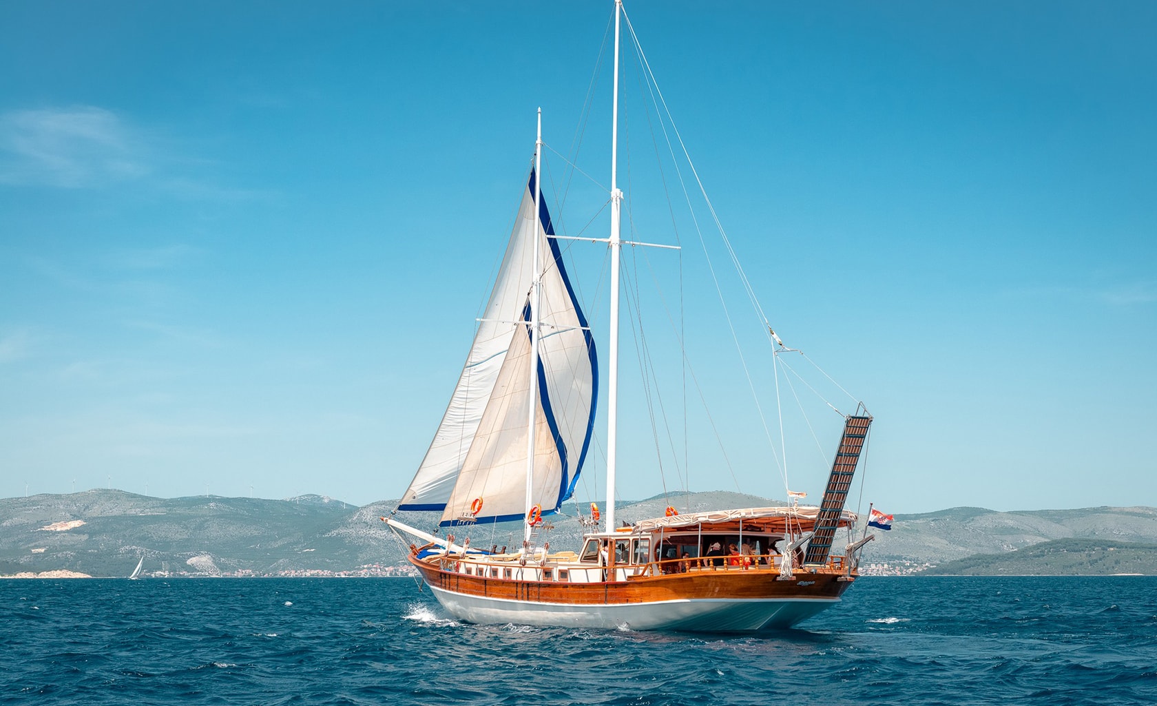 DONA Sailing