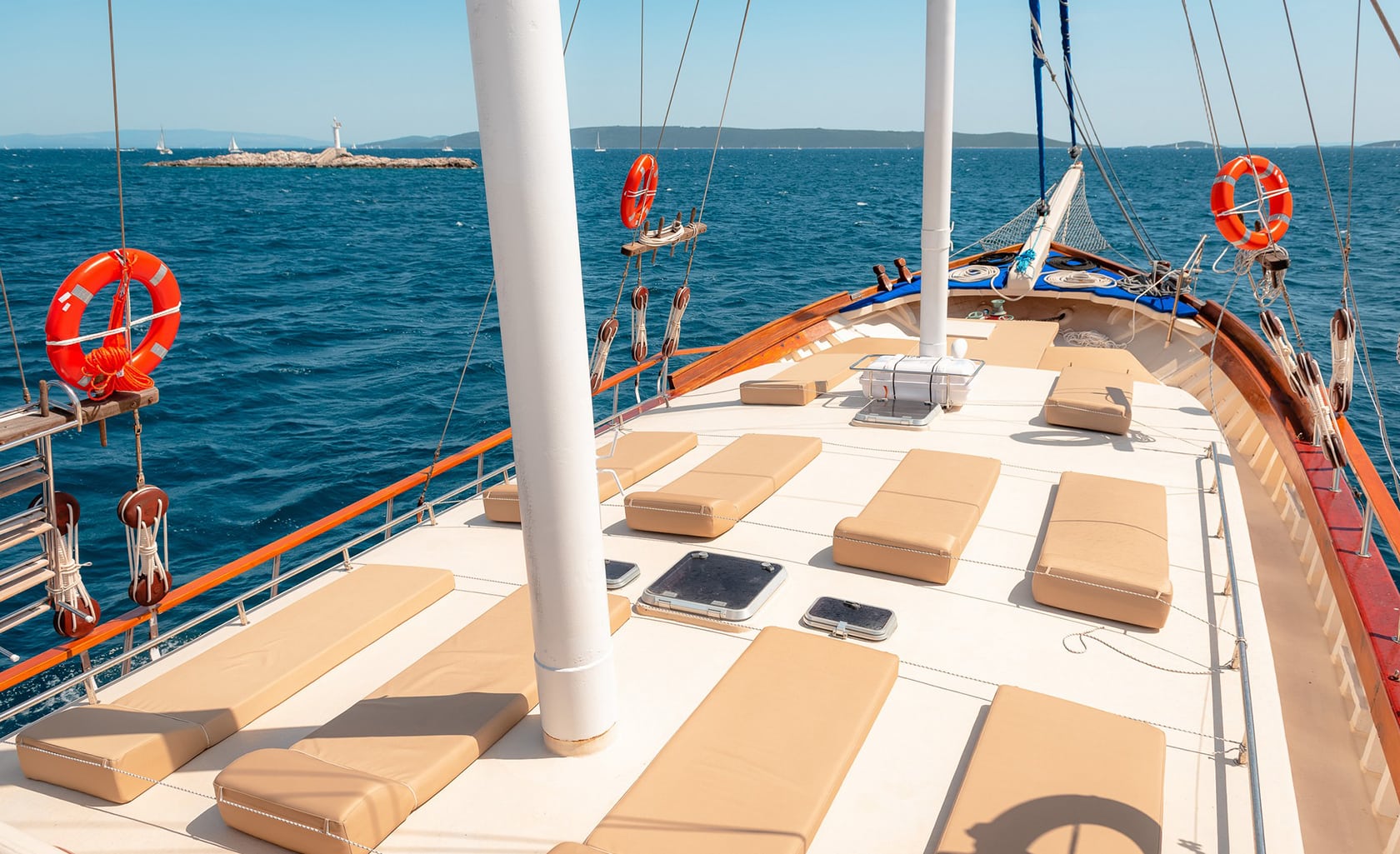DONA Sundeck