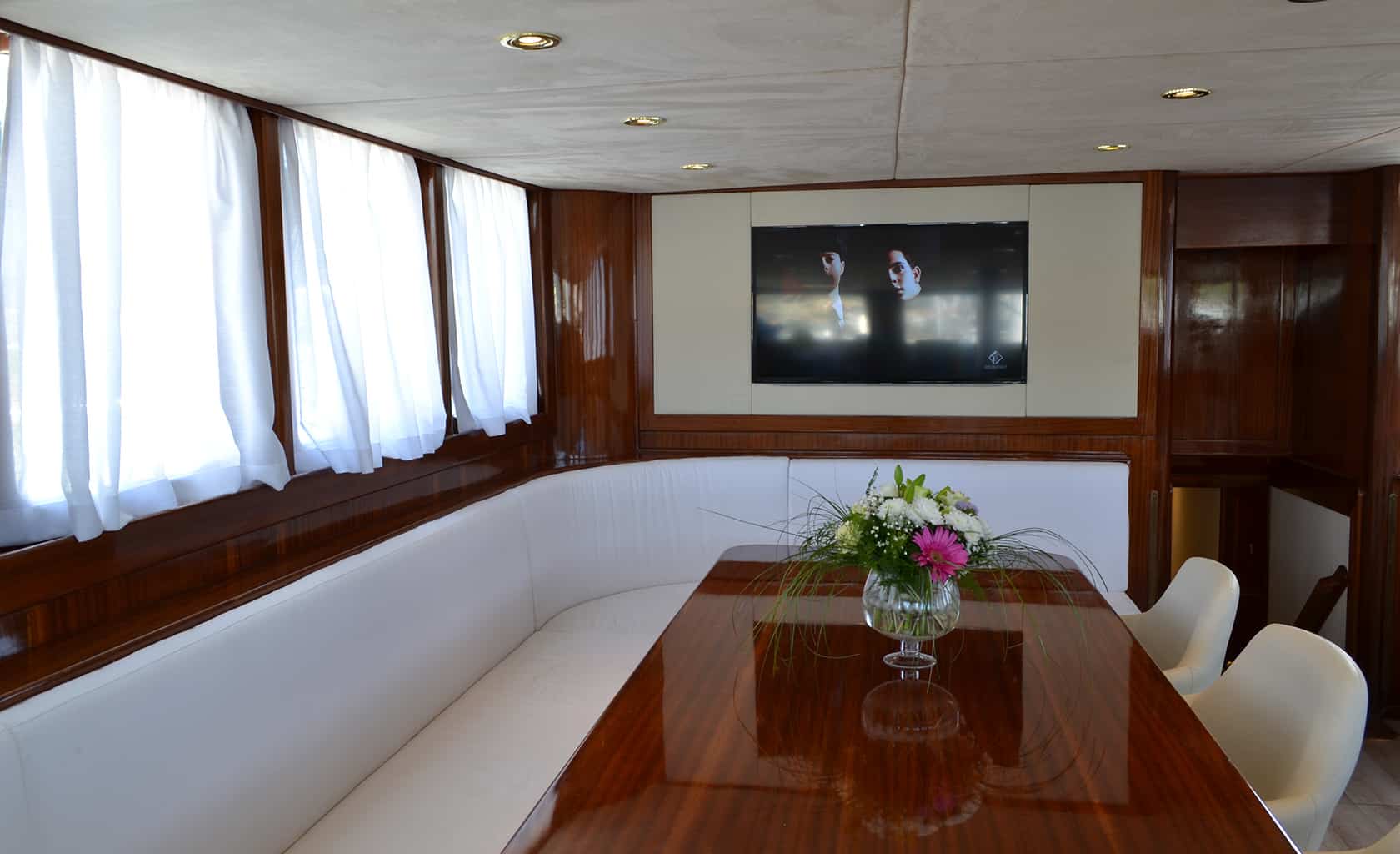 DVI MARIJE Saloon