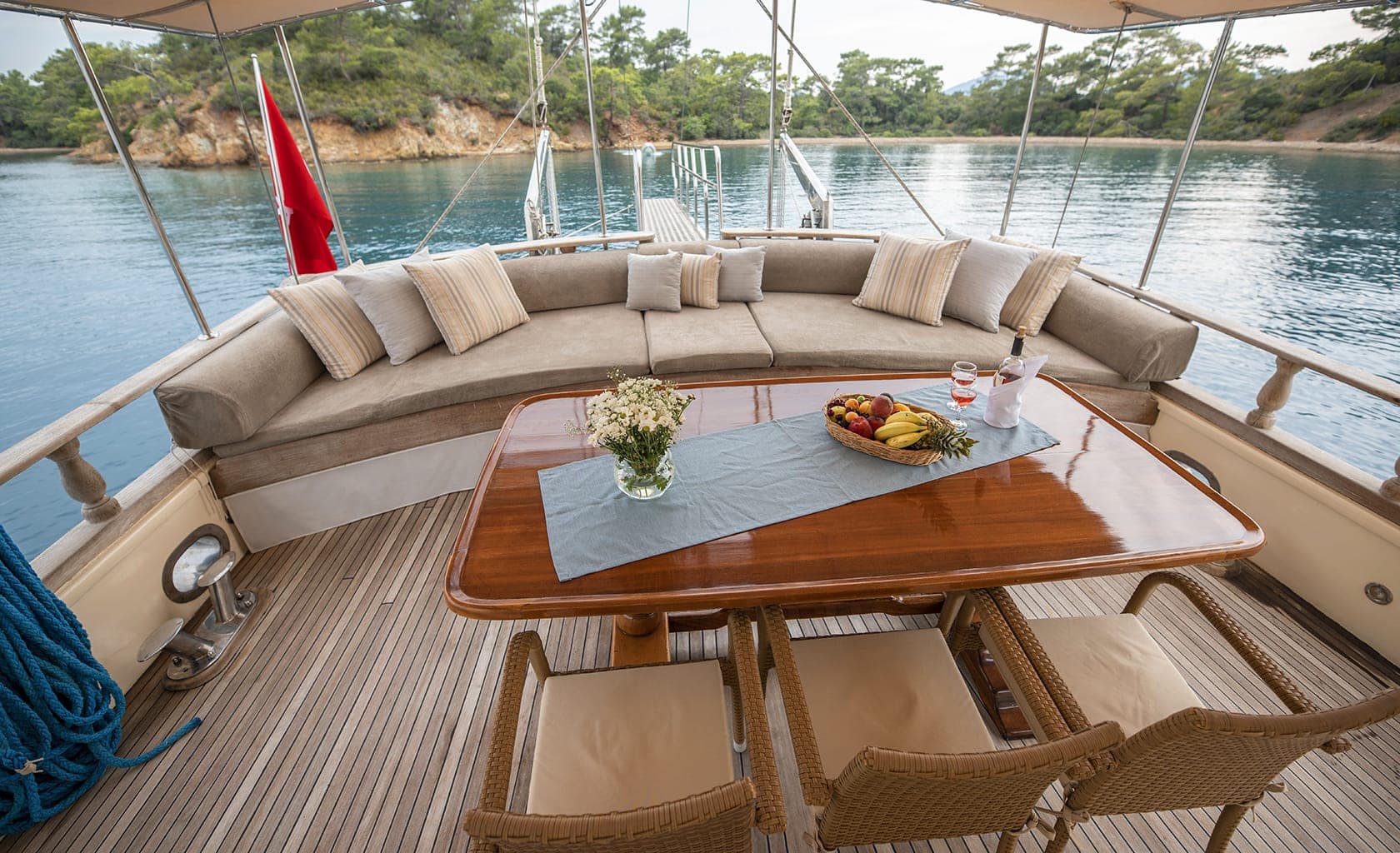 FARALYA Dining area on Aft deck