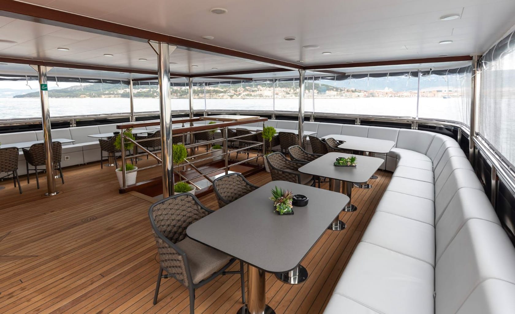 FREEDOM Lounge area