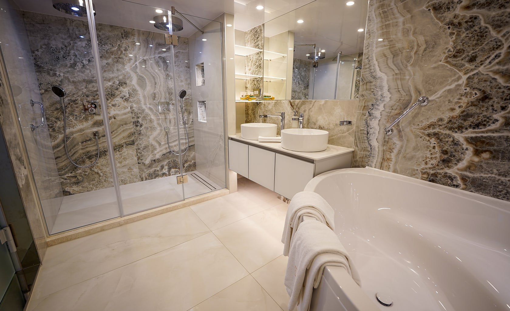 FREEDOM Master bathroom