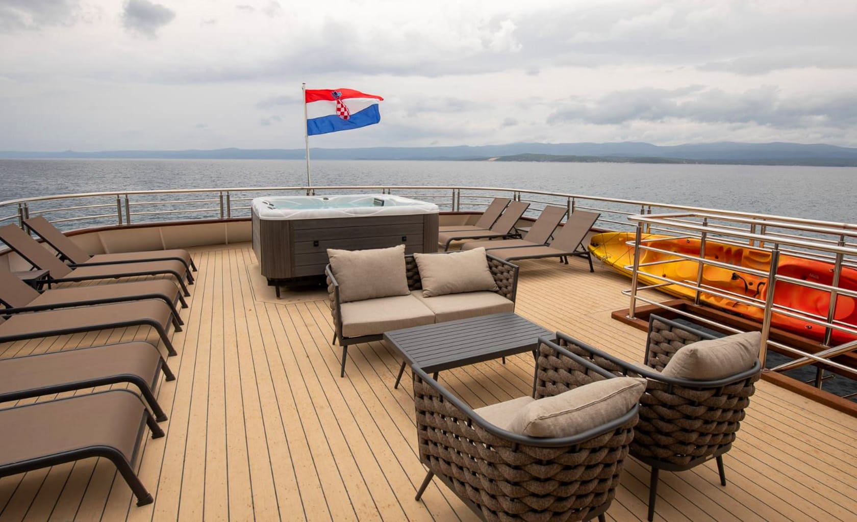 FREEDOM Upper deck