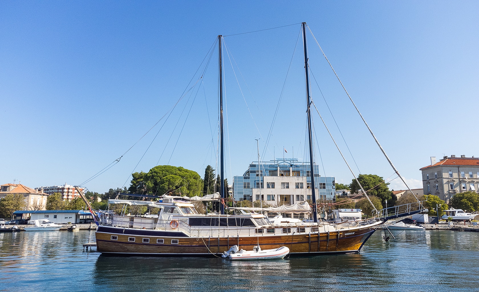 GARDELIN In port