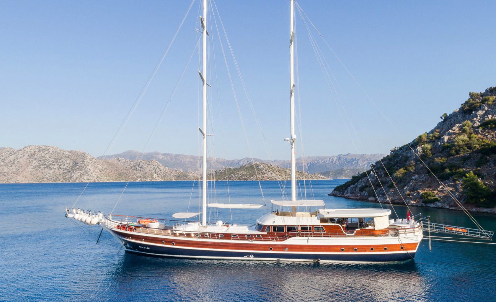 HALCON DEL MAR Side view