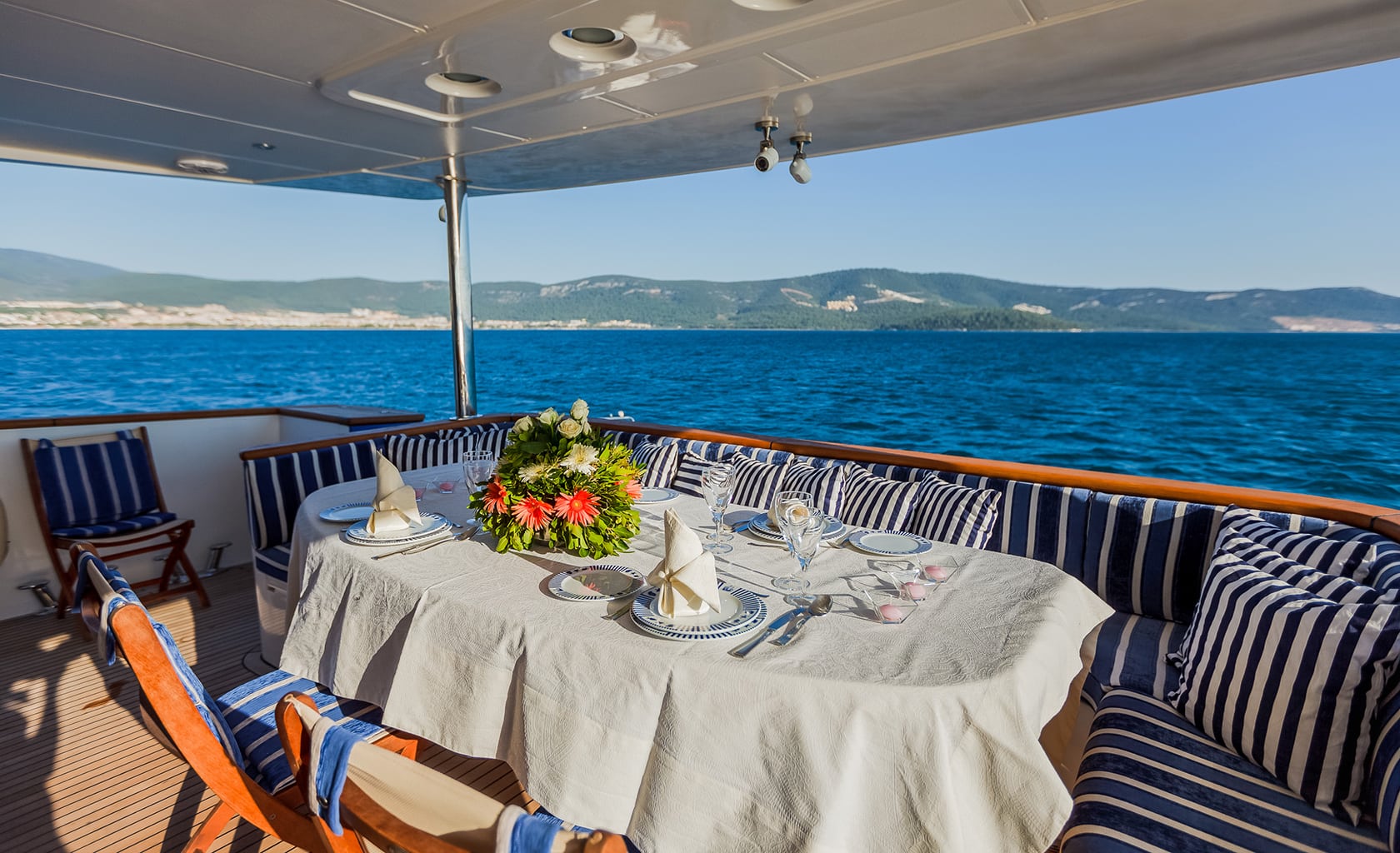 JOHNSON BABY Dining area on Aft deck