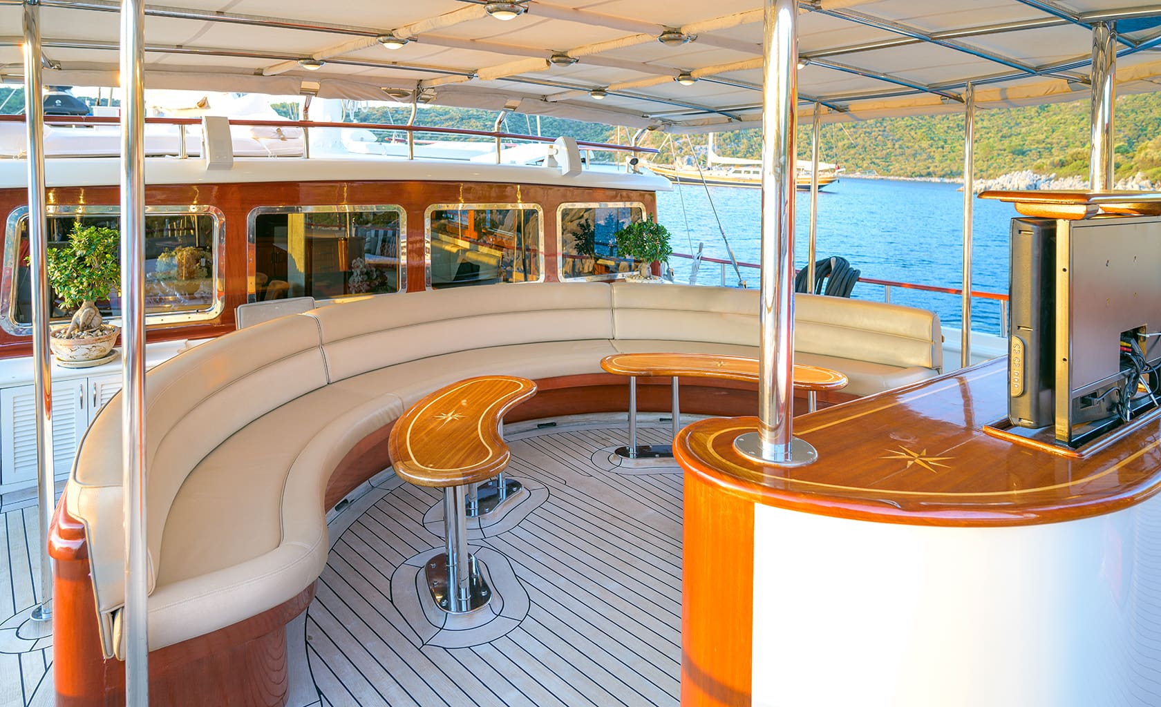 KAPTAN KADIR Aft deck