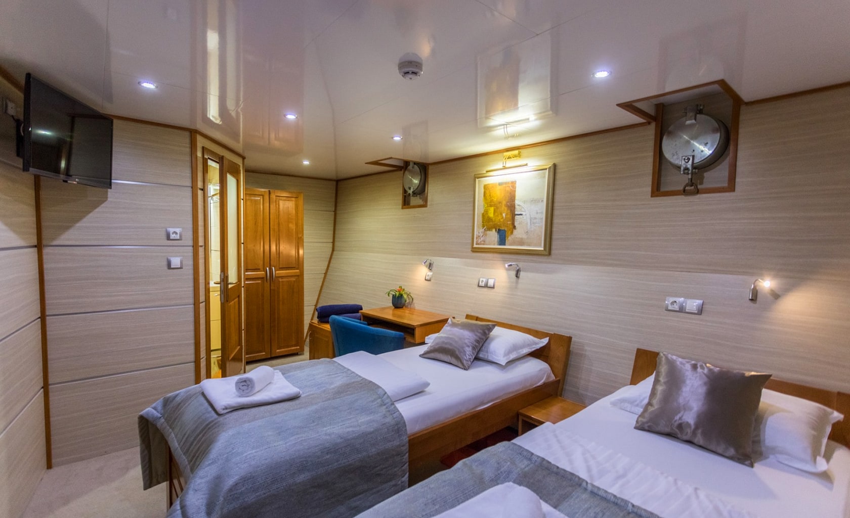 KARIZMA Twin cabin