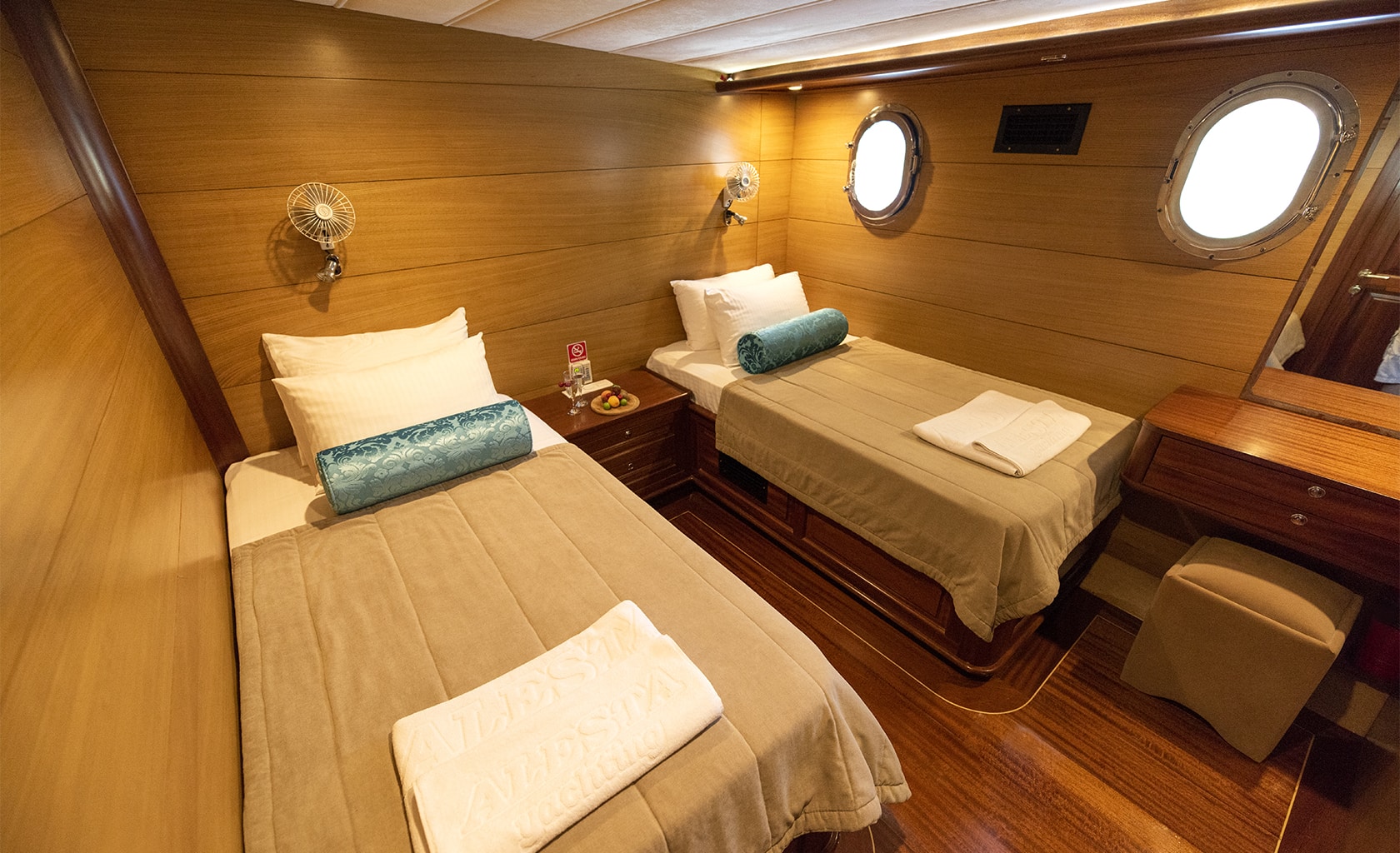 KAYHAN 4 Twin cabin