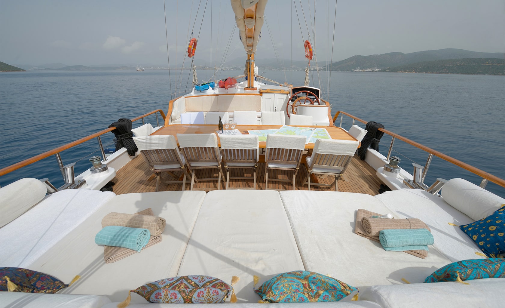 LA REINE Aft deck