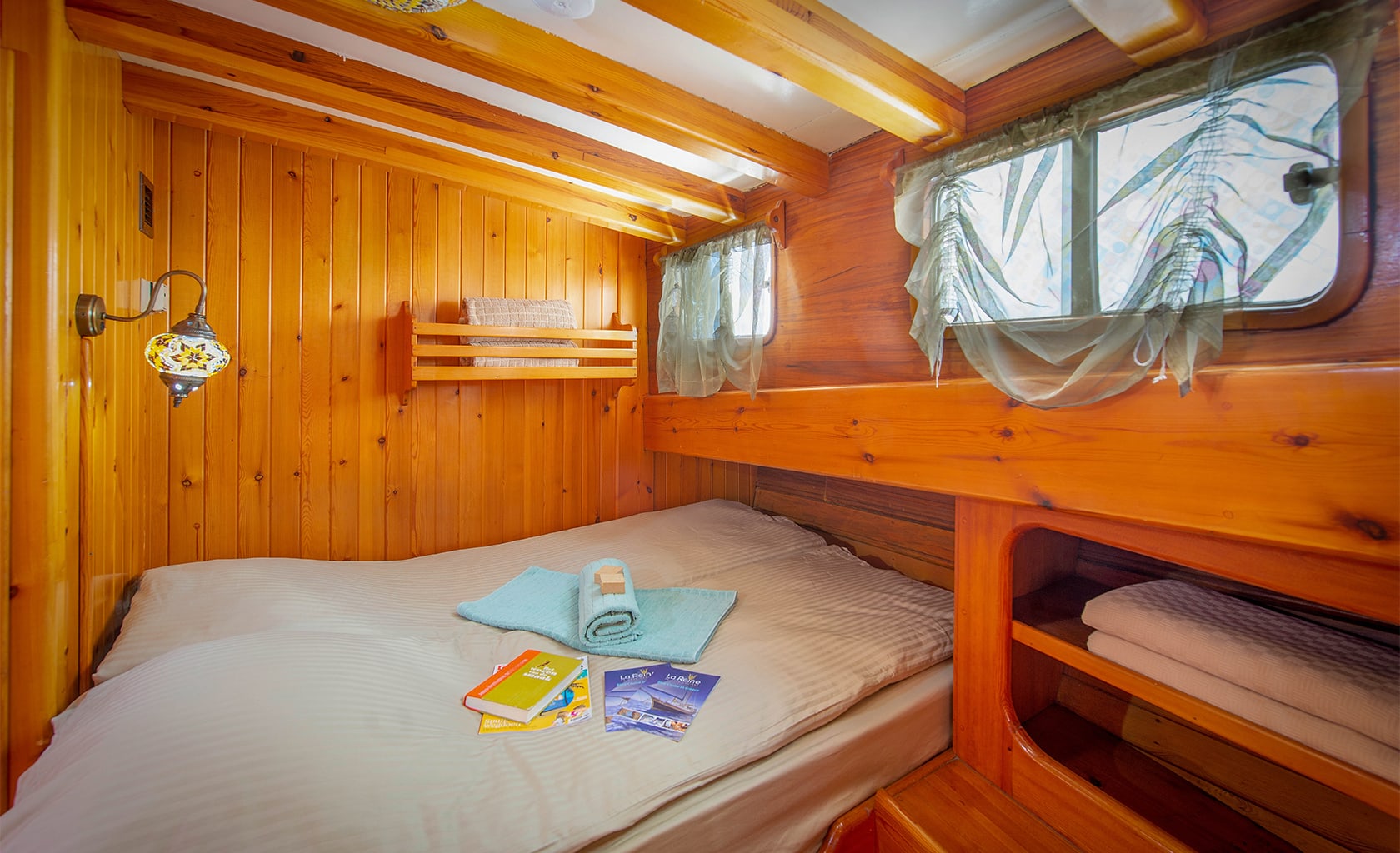 LA REINE Double cabin