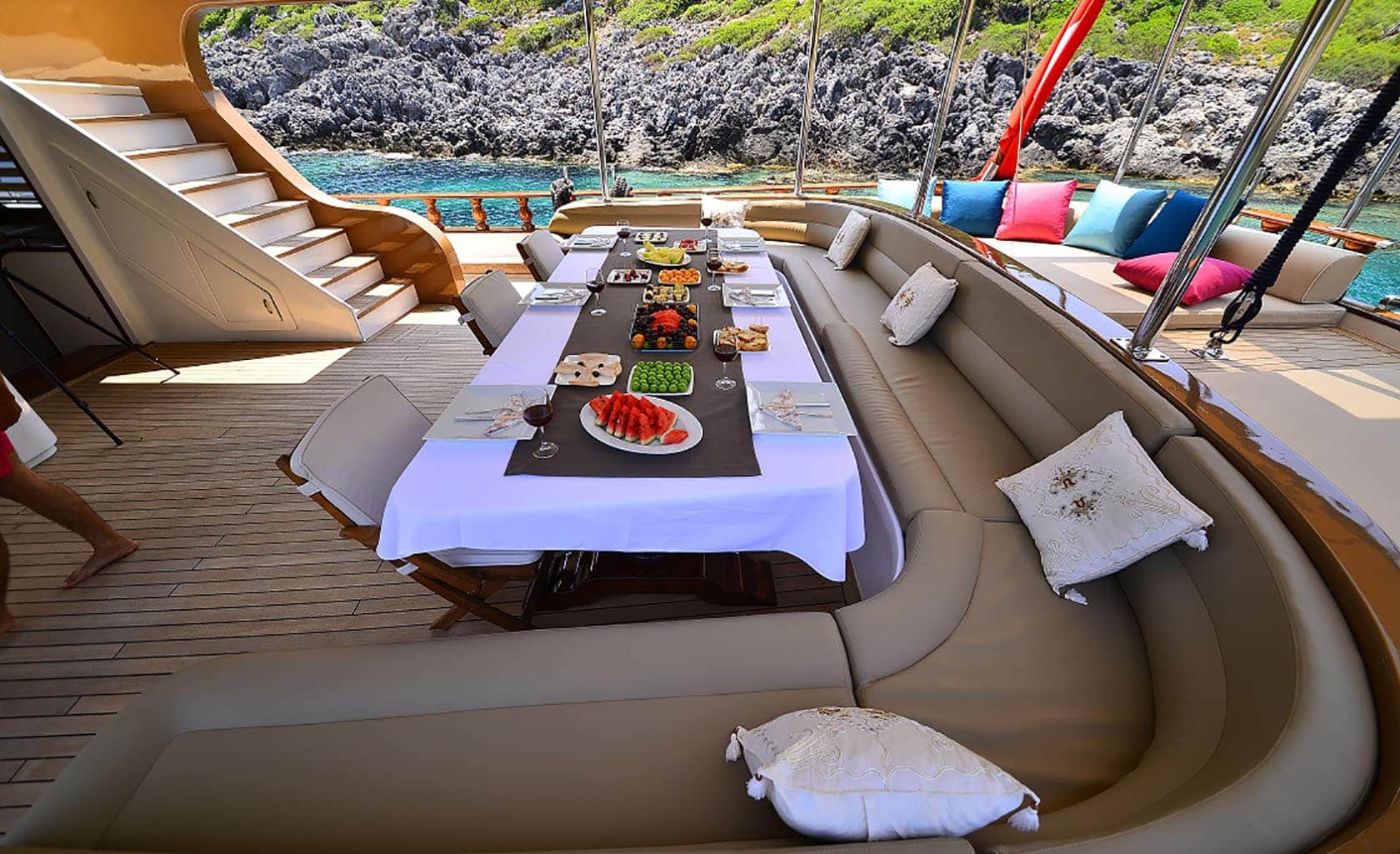 LUCE DEL MARE Dining area on Aft deck