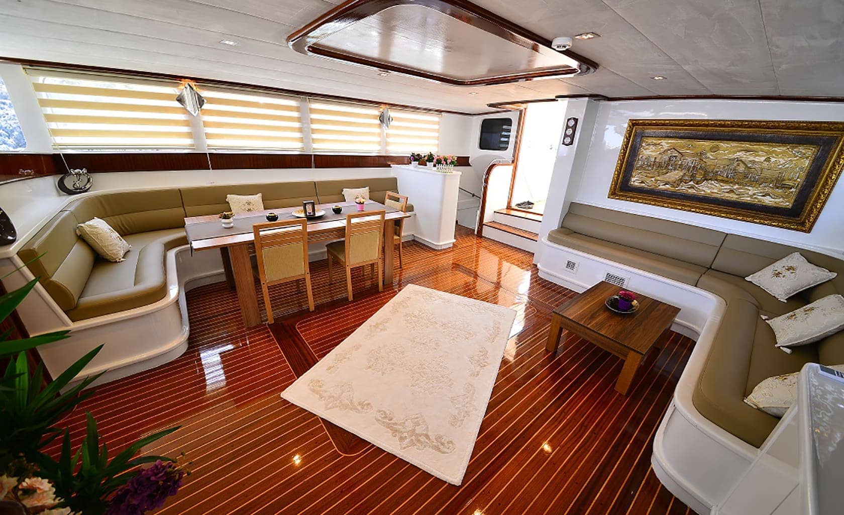 LUCE DEL MARE Saloon