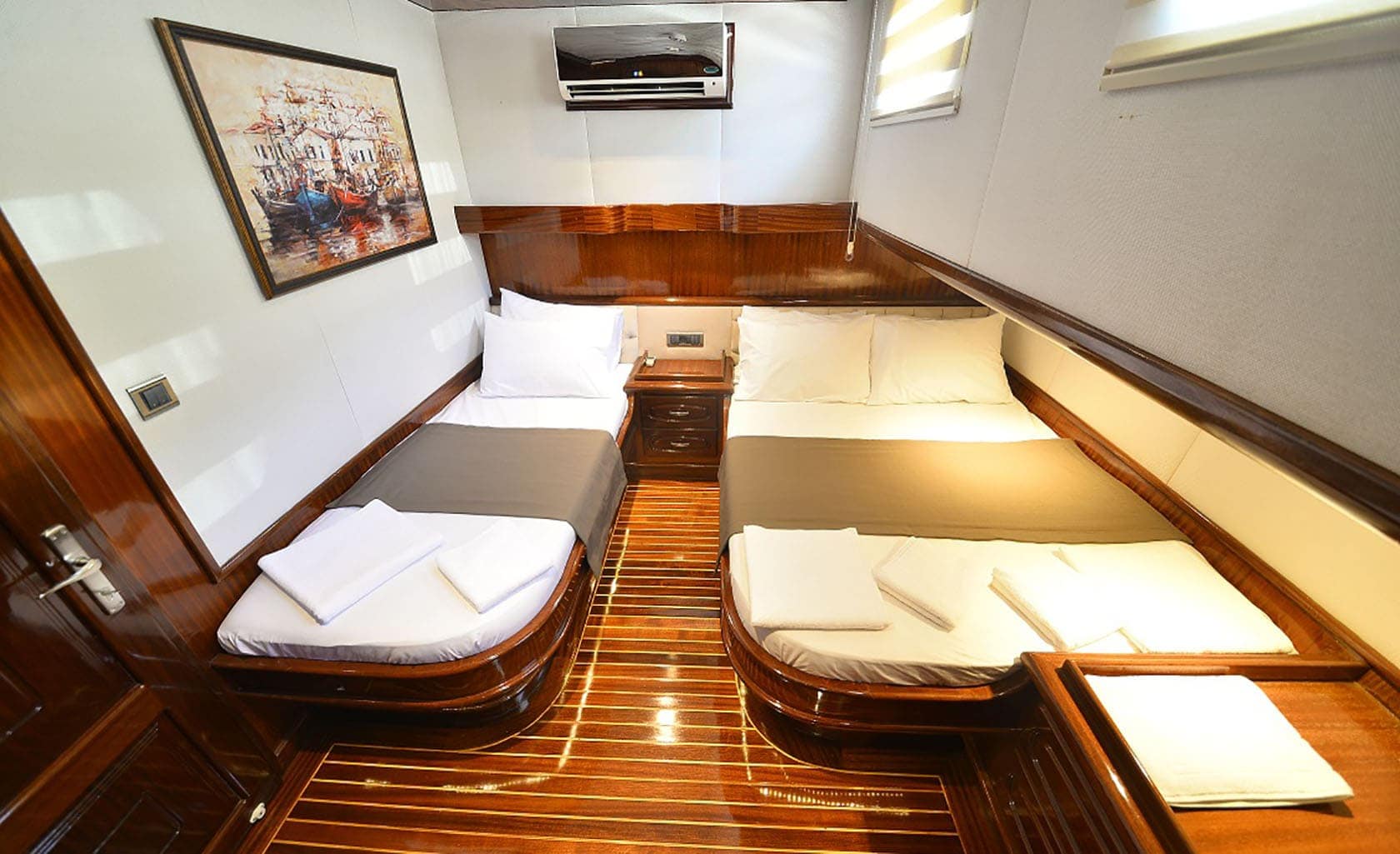 LUCE DEL MARE Twin cabin