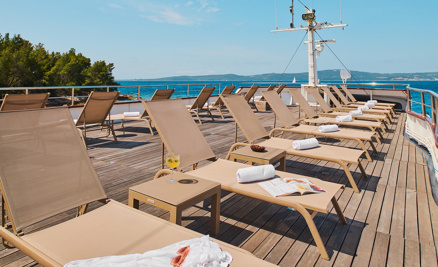 LUPUS MARE Sun deck
