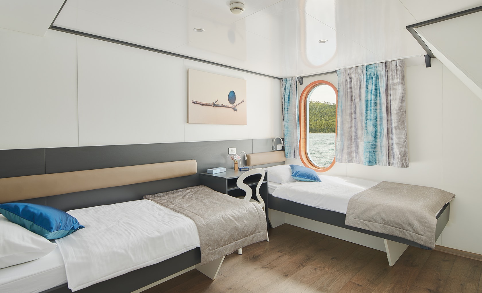 LUPUS MARE Twin cabin