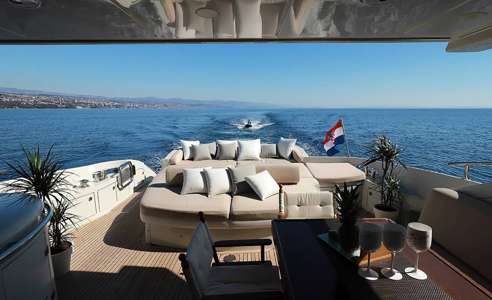 MAORO Aft deck