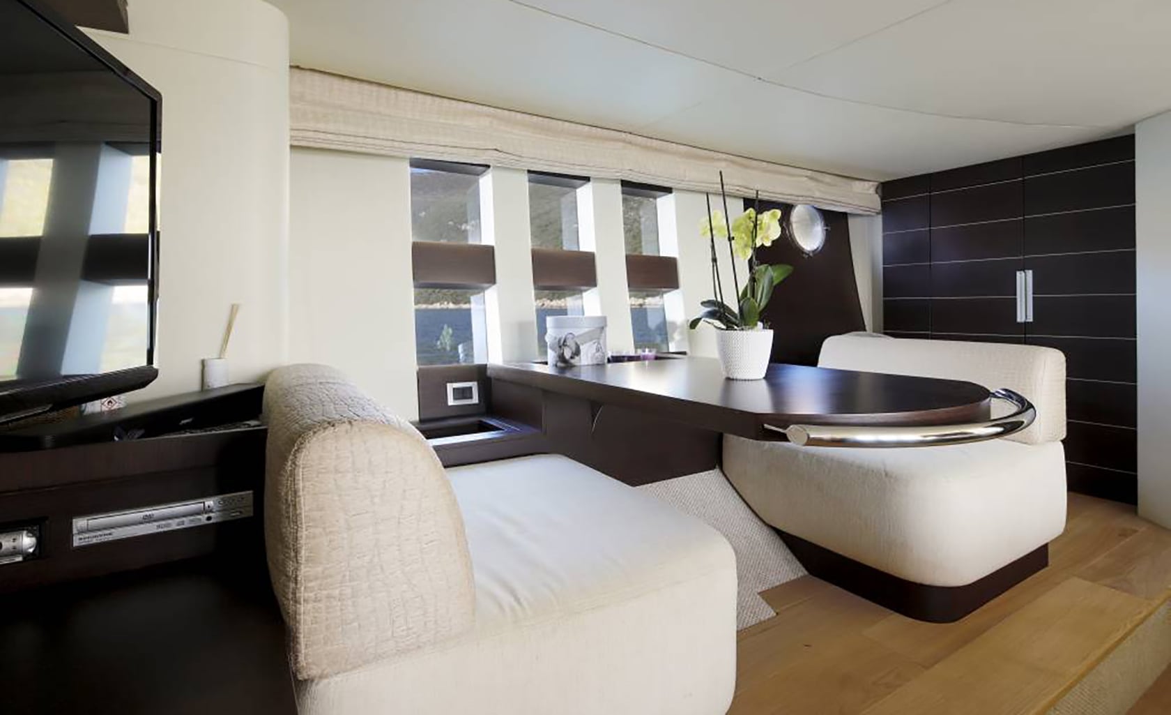 MAORO Master cabin