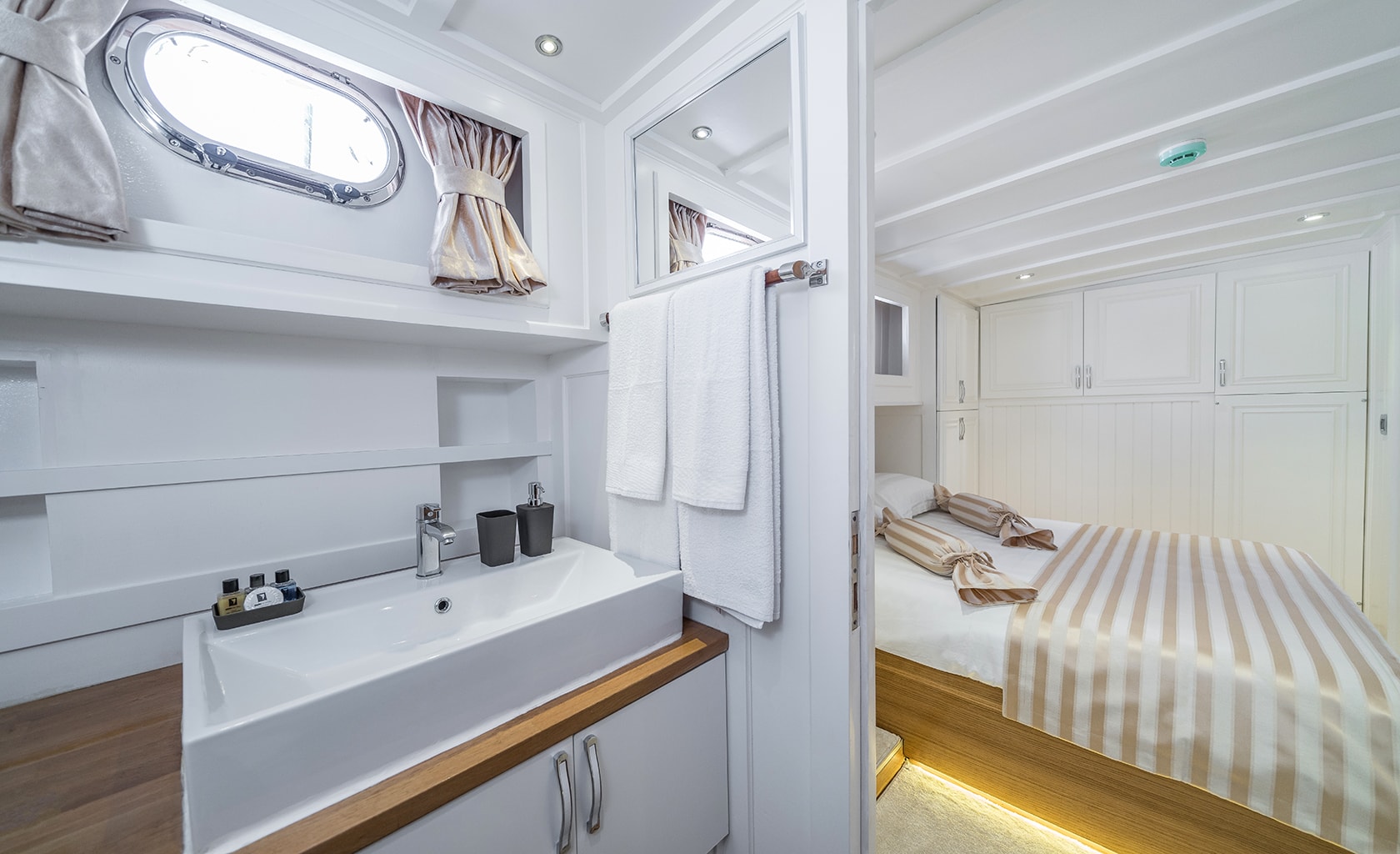MASKE Double cabin