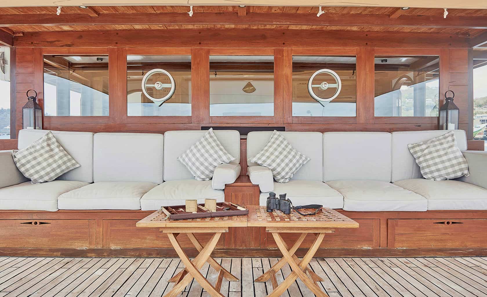 MISCHIEF Sitting area on deck