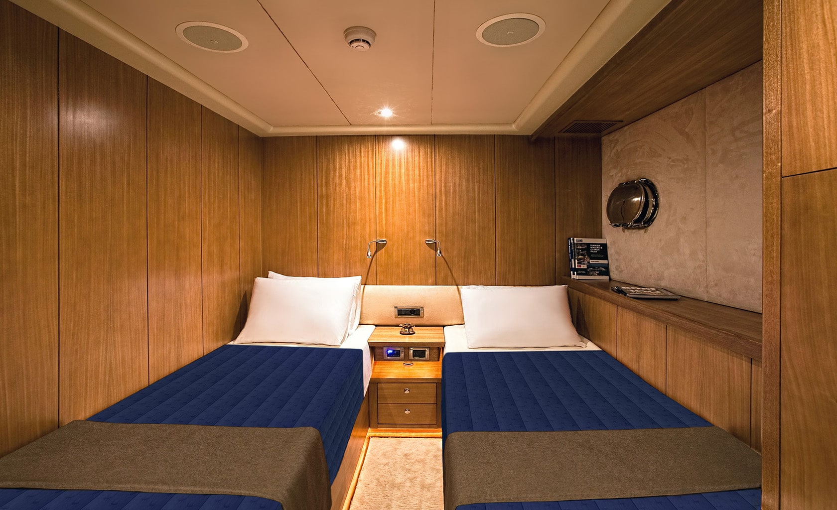 MISS B Twin cabin