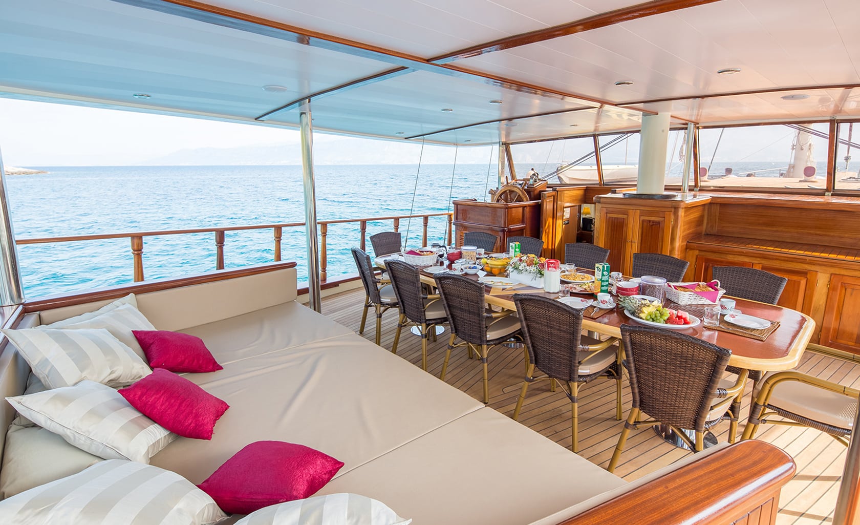 MORNING STAR Aft deck