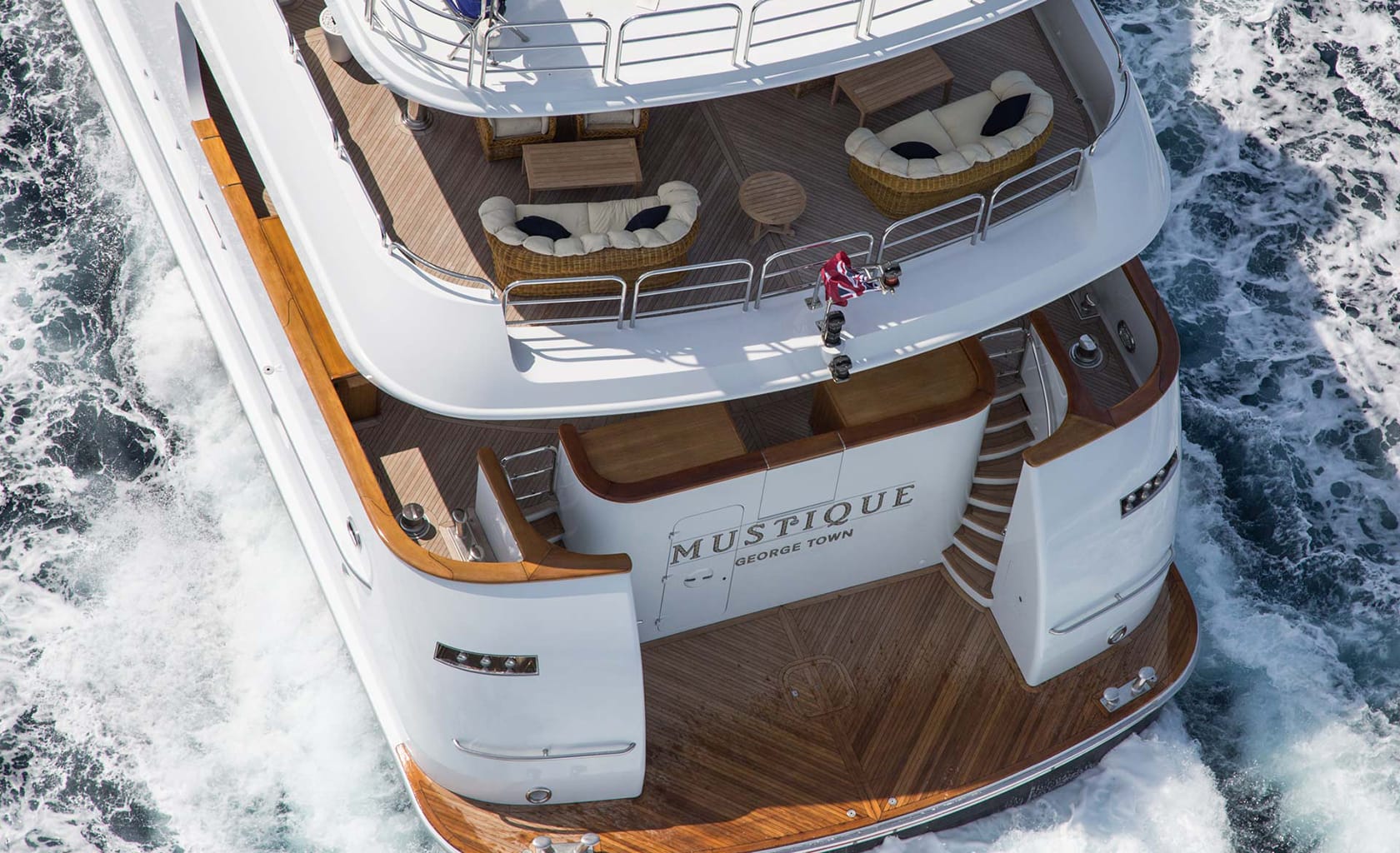 MUSTIQUE Aft deck