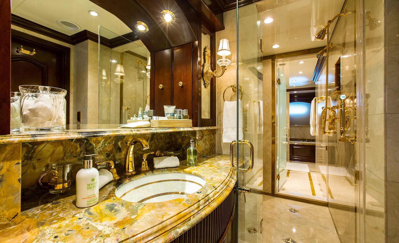 MUSTIQUE Bathroom